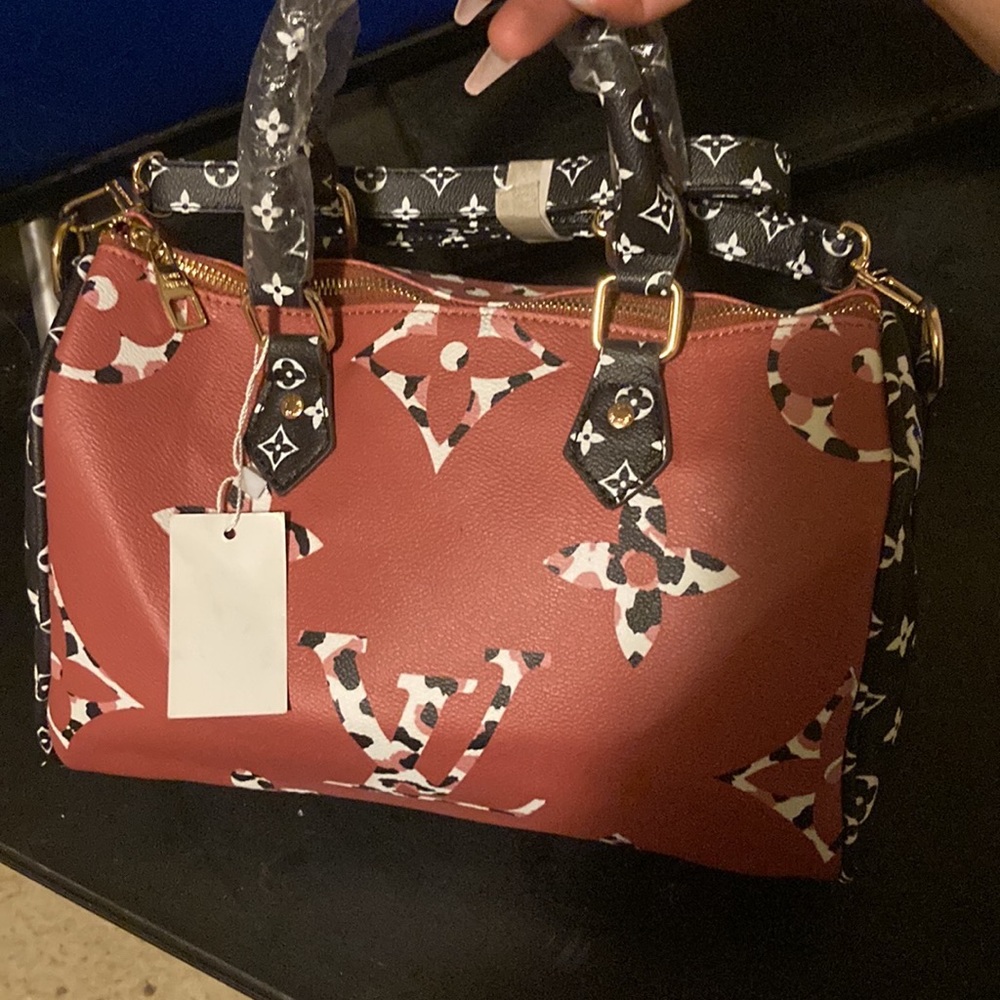 NWT UNBRANDED CROSSBODY BAG